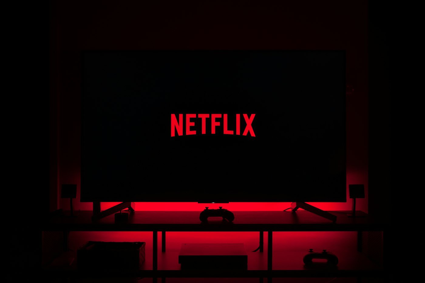 IPTV vs Netflix: live TV, on-demand, and what each bill is for