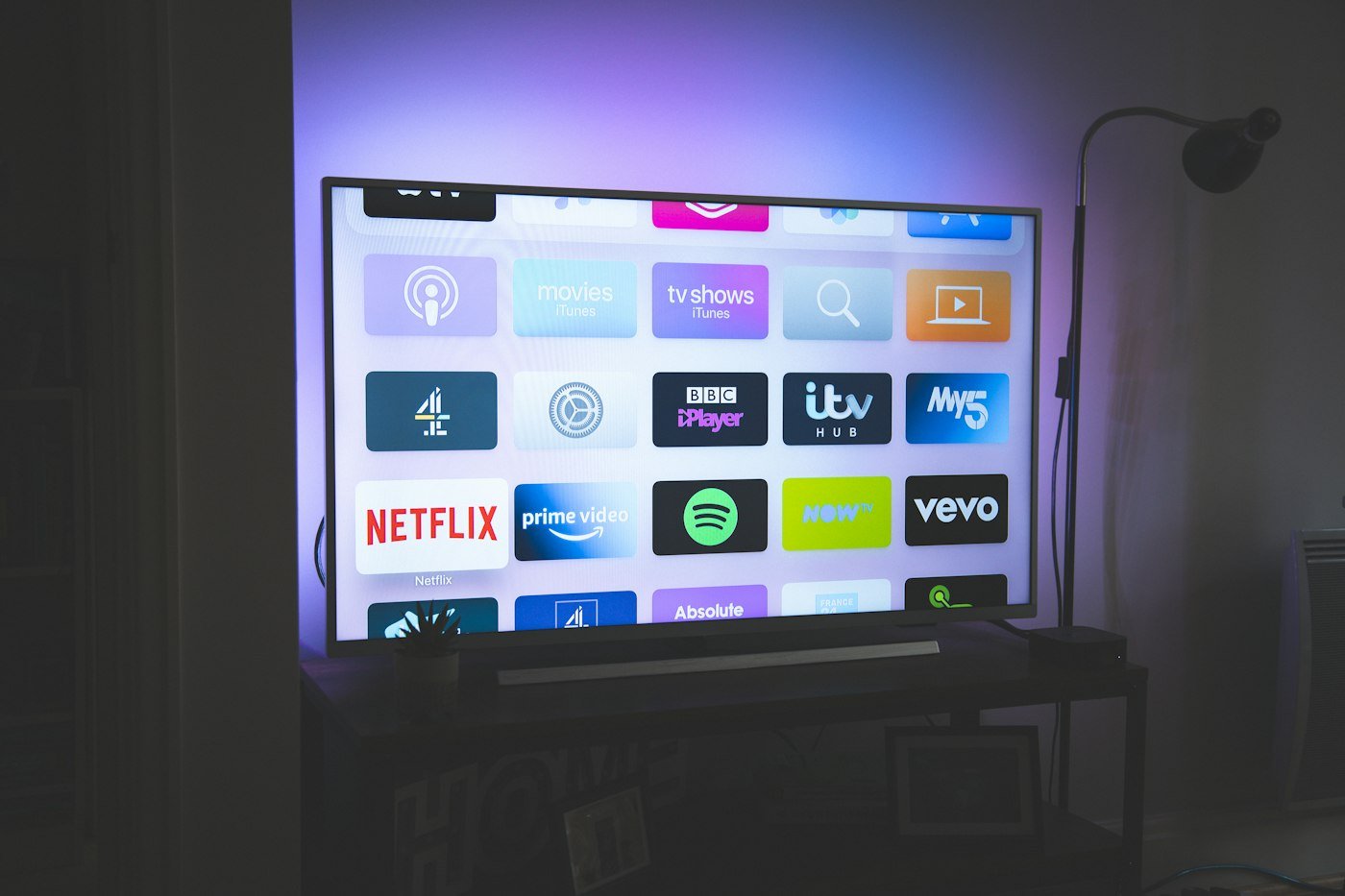How to watch live TV without cable in 2026